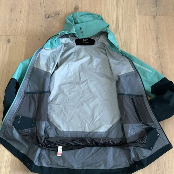 Arc’Teryx Rush snowboarding/ski jacket - Picture 3 of 10